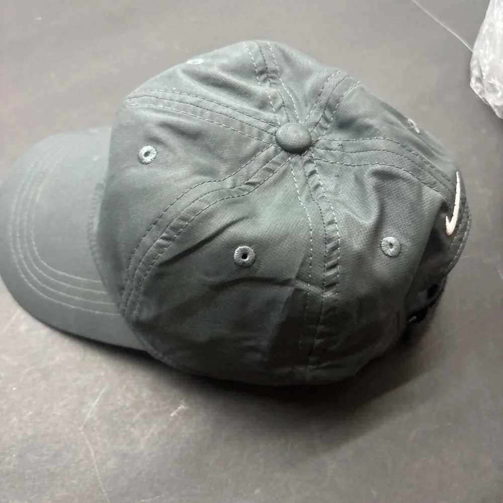 Nike Featherlight Hat Cap Strap back Childs‎ Gray Dri-FIT